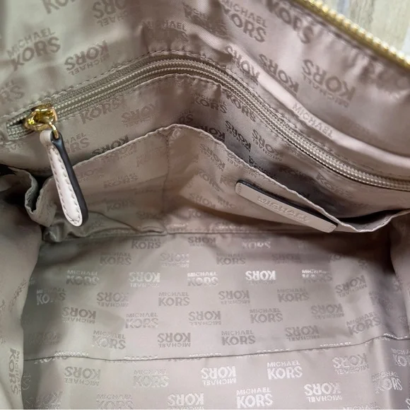 Michael Kors 12”x7”x8” Large Zippered Tote Bag Crossbody Strap Multiple pockets - Picture 13 of 15